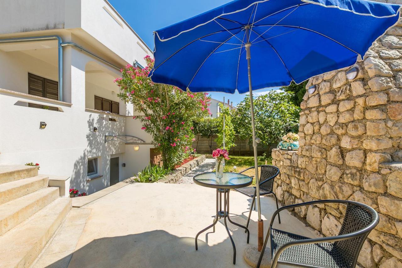 Appartement Apartman Hana à Omišalj Extérieur photo