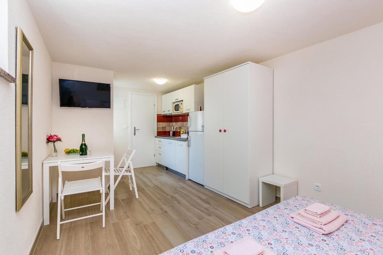 Appartement Apartman Hana à Omišalj Extérieur photo